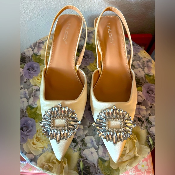 Kitten-heel Rhinestone Slingback Shoes - Picture 2 of 5